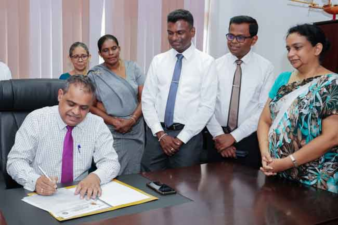 ජාතික අධ්‍යාපන ආයතනයේ නව අධ්‍යක්ෂ ජනරාල් වැඩ භාරගනියි 